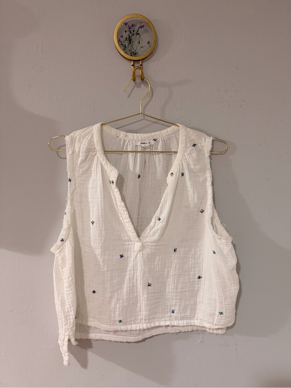 O'Neill White Sleeveless V-Neck Gauze Camisole with Tiny Multicolor Embroidery